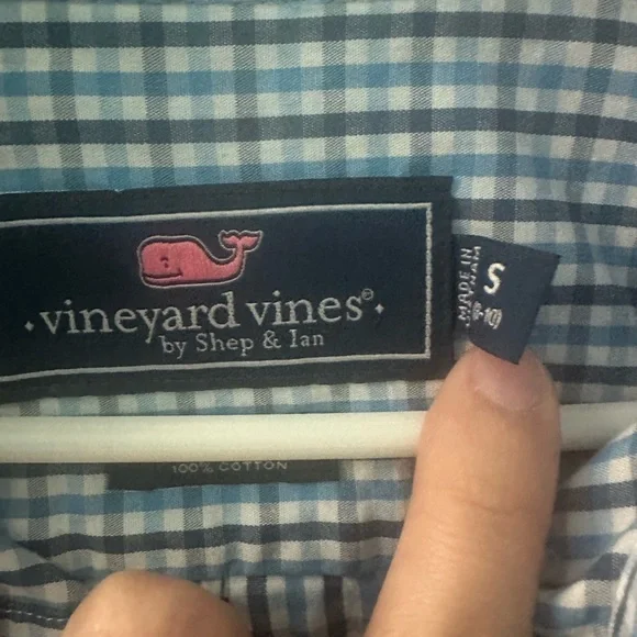 Vineyard Vines Boy button down - Picture 2 of 5